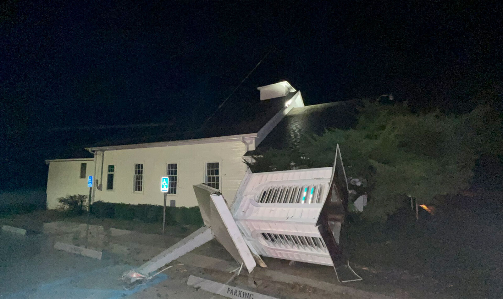 Parts of Alabama and Mississippi slammed by storms